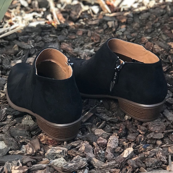 Western style low cut suede ankle booties - Picture 4 of 4